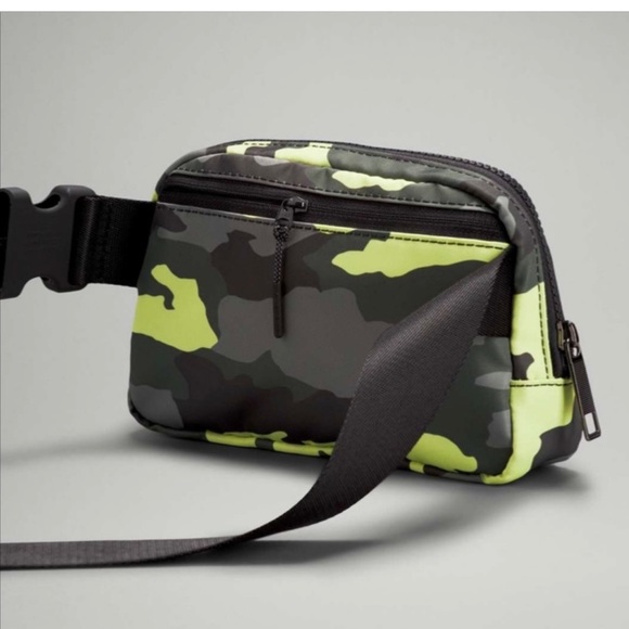 Lululemon everyday belt bag crossbody new without tags. - Picture 3 of 6